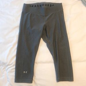 3/4 Heather Gray UA leggings